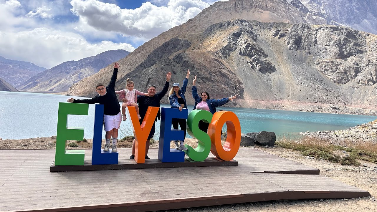 Chile 🇨🇱 hoy conocimos el embalse EL YESO un lugar con una energía que se siente . Muy fotogénico . 
