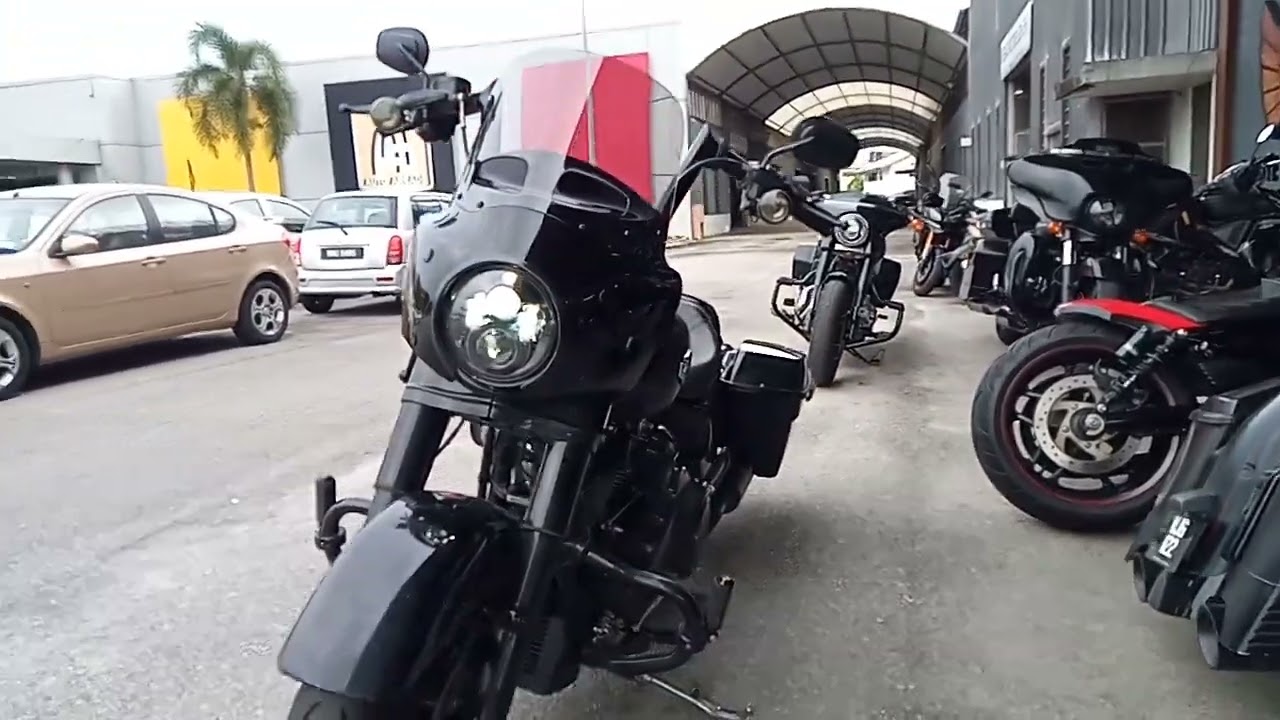 Road warrior front fairing, on Road king special