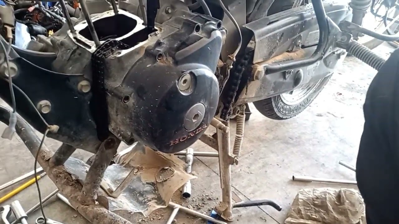 How to open Honda CB Shine engine (step by step)
