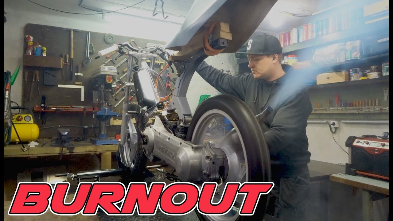 First BURNOUT of the Peugeot Fox Deluxe 50cc Racer