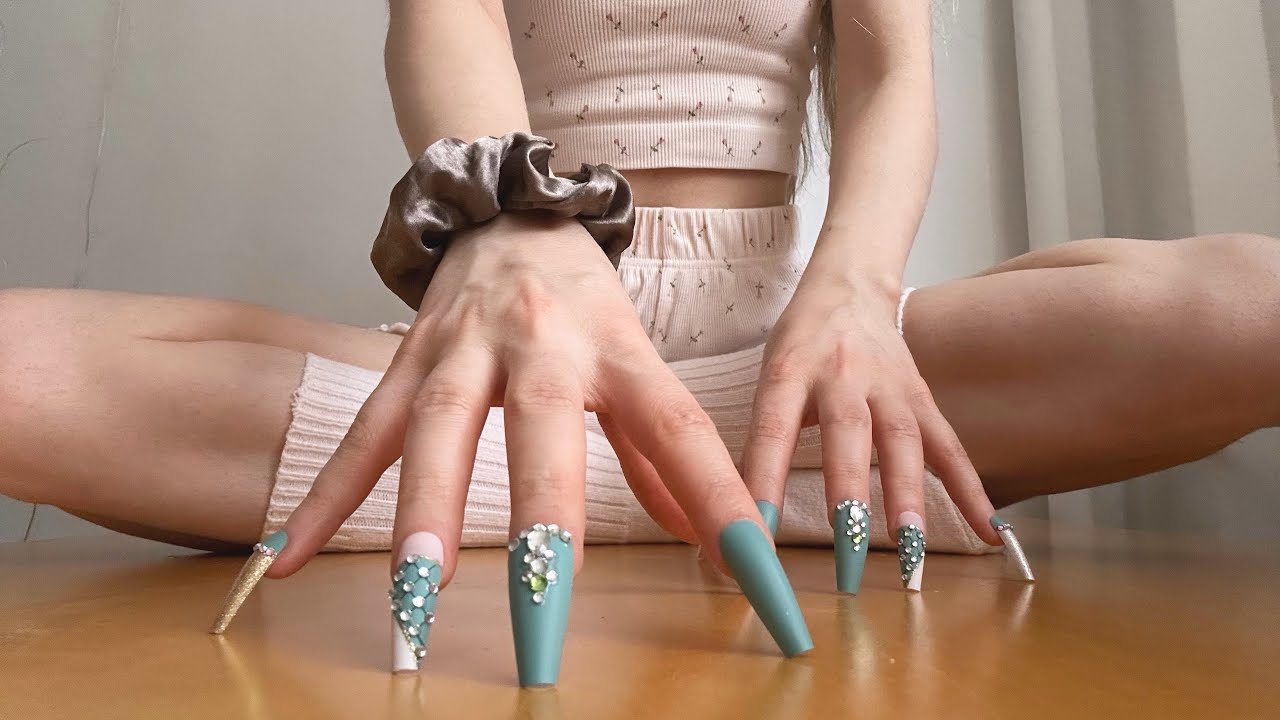 ASMR Table Scratching with Fake Nails
