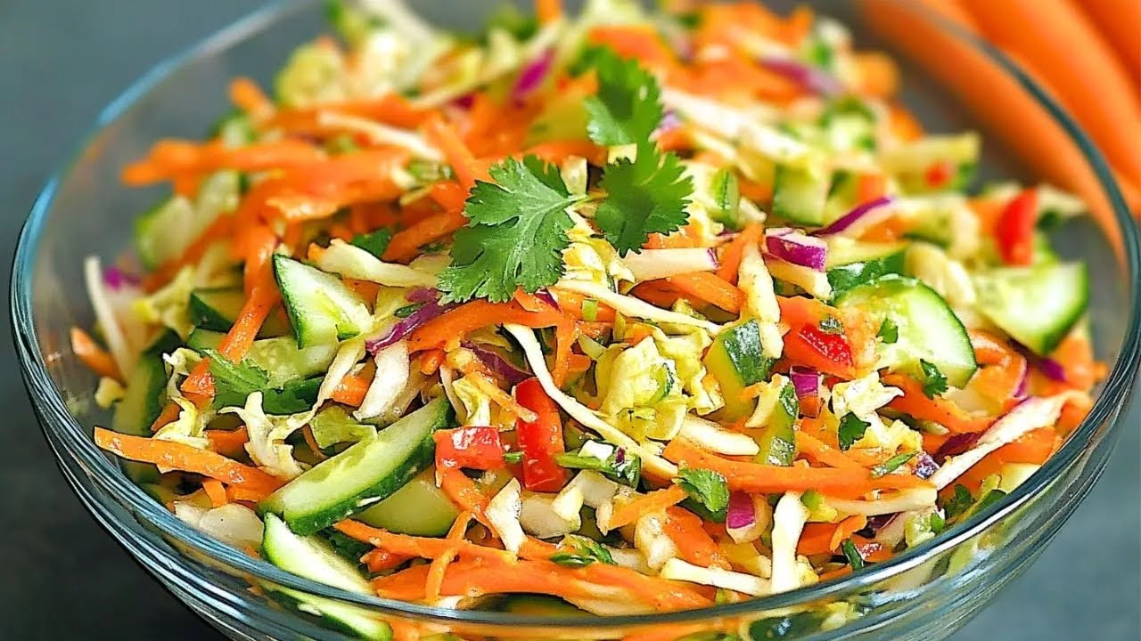 Dieser bunte Chinakohl Salat mit Honig Senf Dressing ist super auch zum Grillen,  Sommersalat Rezept