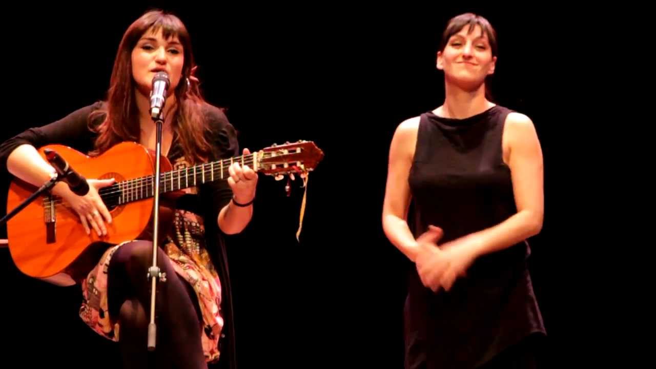María Rozalén & Beatriz Romero-80 veces (Auditorio Municipal Albacete, 27 febrero 2012)