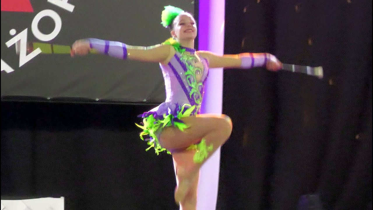 *Majorettes 'DIAMENT' - Płońsk / Mażoretki / solo 2xbaton senior / Wyszk&oacute;w 2023