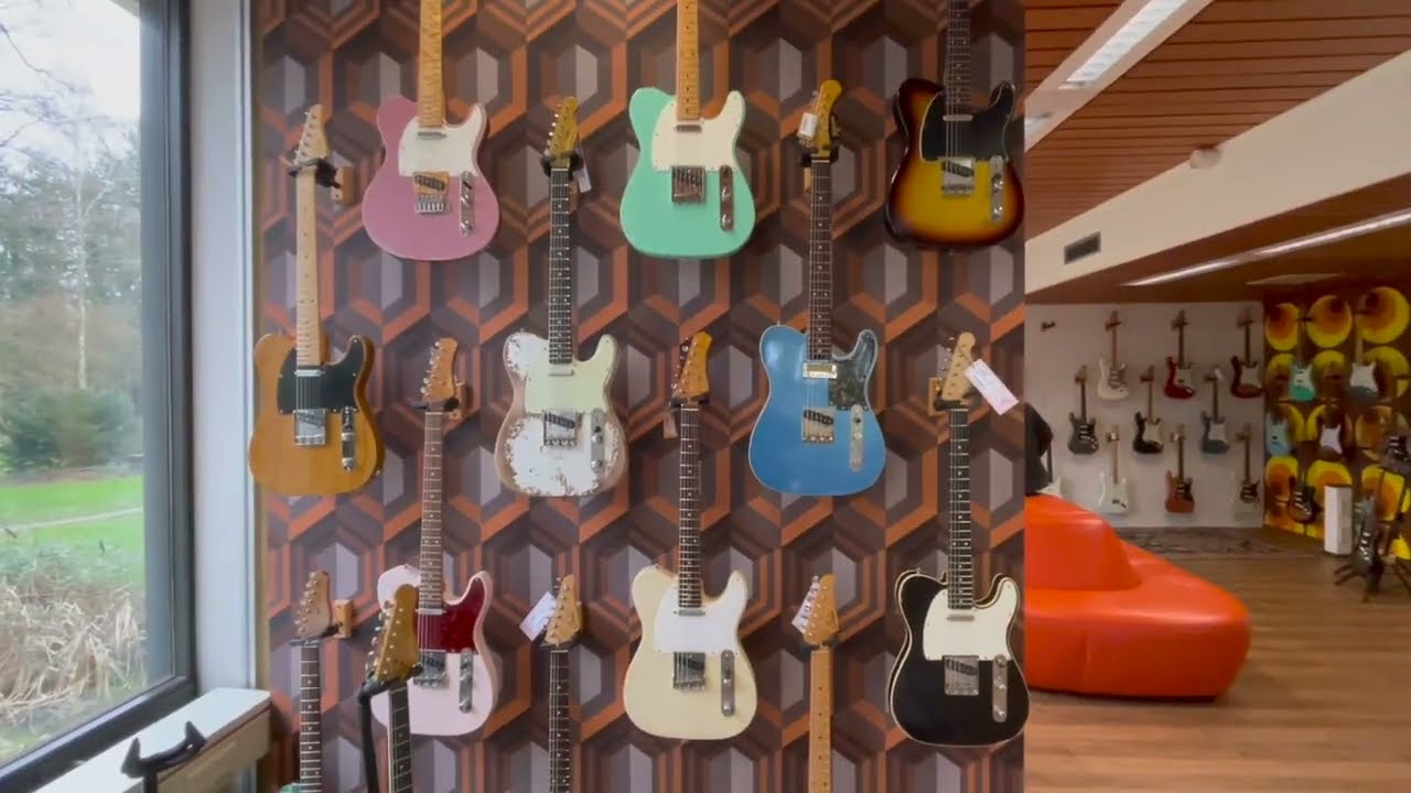 Little tour through the Guitar shop 'The Fellowship of Acoustics'