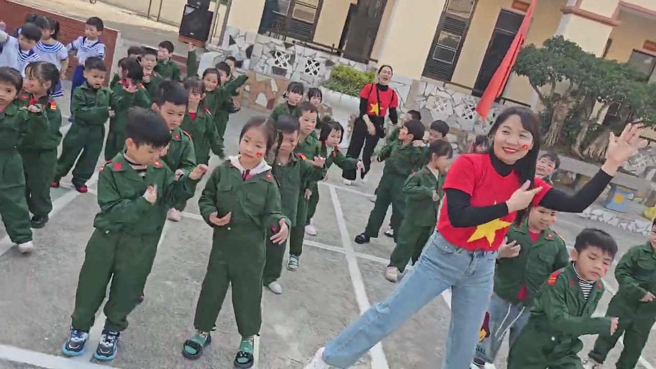 Đồng diễn lớp 5TA6 tại Doanh trại QĐ