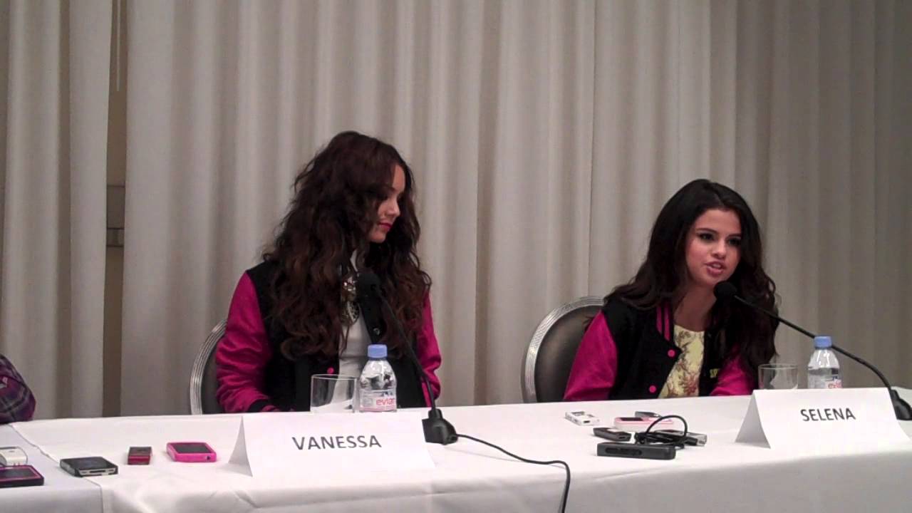 SELENA GOMEZ -  VANESSA HUDGENS ON 'SPRING BREAKERS'