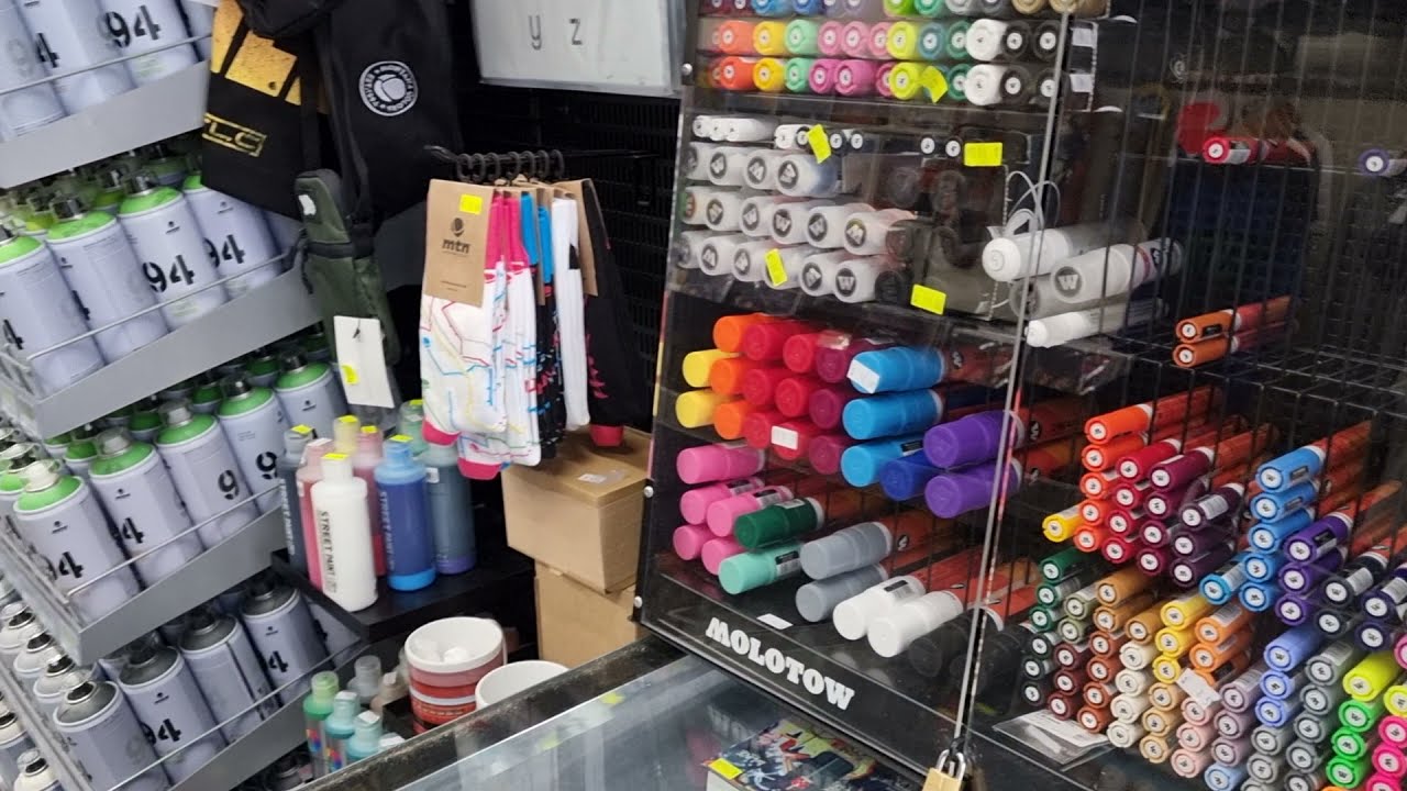 Sydney -graffiti-art shop. 