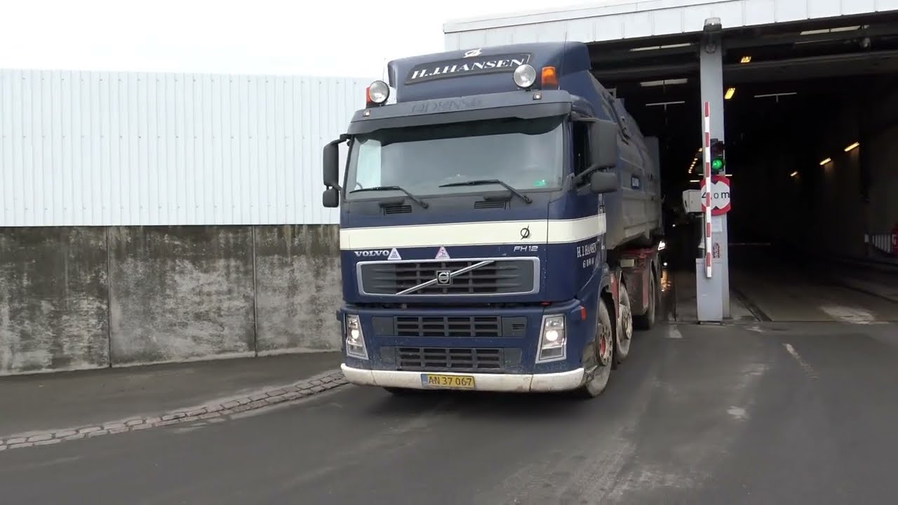Unloading imported waste