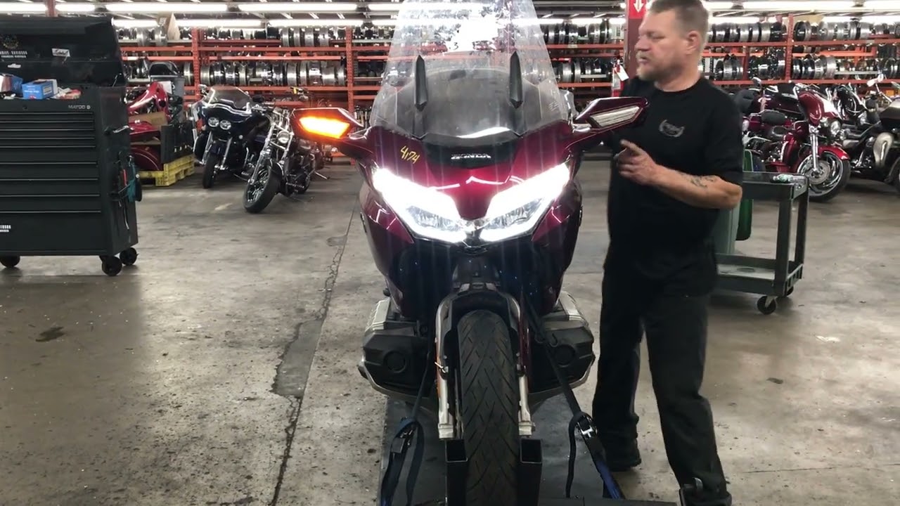4174 Тестовое видео - Honda Goldwing Tour GL1800AC 2018 года (32 765 миль)