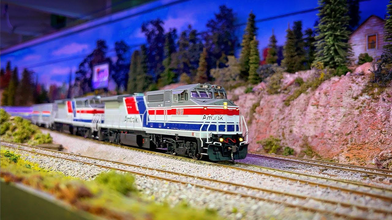 HO Scale Passenger Model Trains - Amtrak, Santa Fe, Burlington