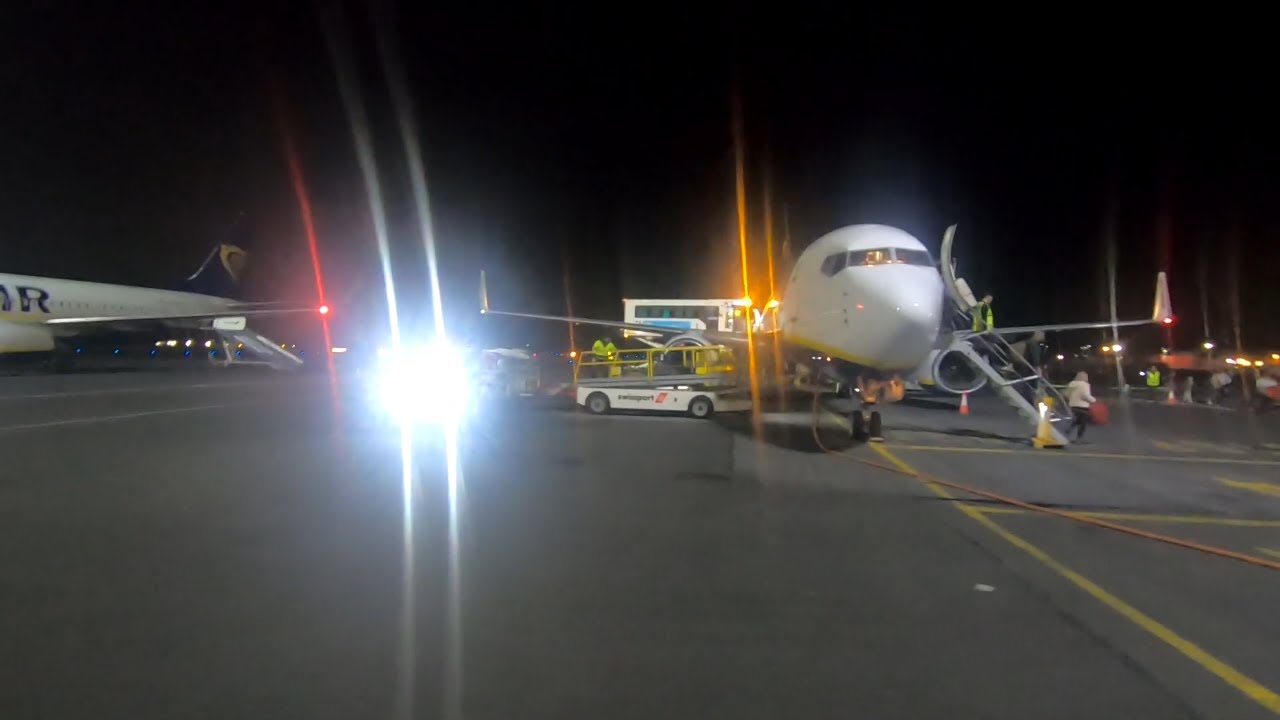 Boeing 737-8AS ( EI-EVI ) Landing & Arrival at Newcastle Airport | U.K. | 16/02/24