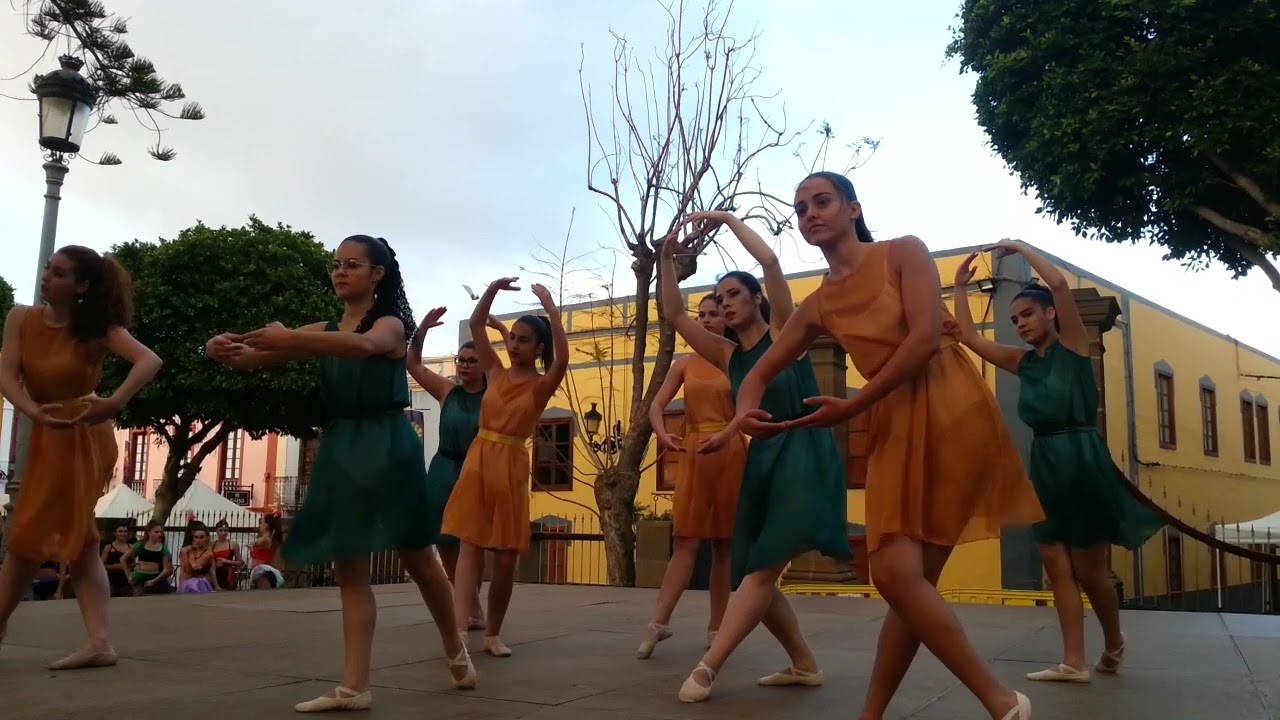 2-6 ESCUELA DE BALLET MUNICIPAL DE GÁLDAR. EN EL DÍA INTERNACIONAL DEL BALLET EN GÁLDAR 2022.