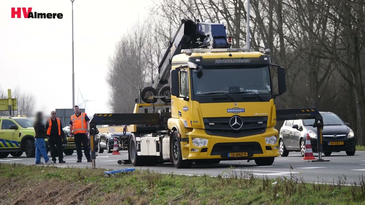 Auto raakt te water naast Hogering