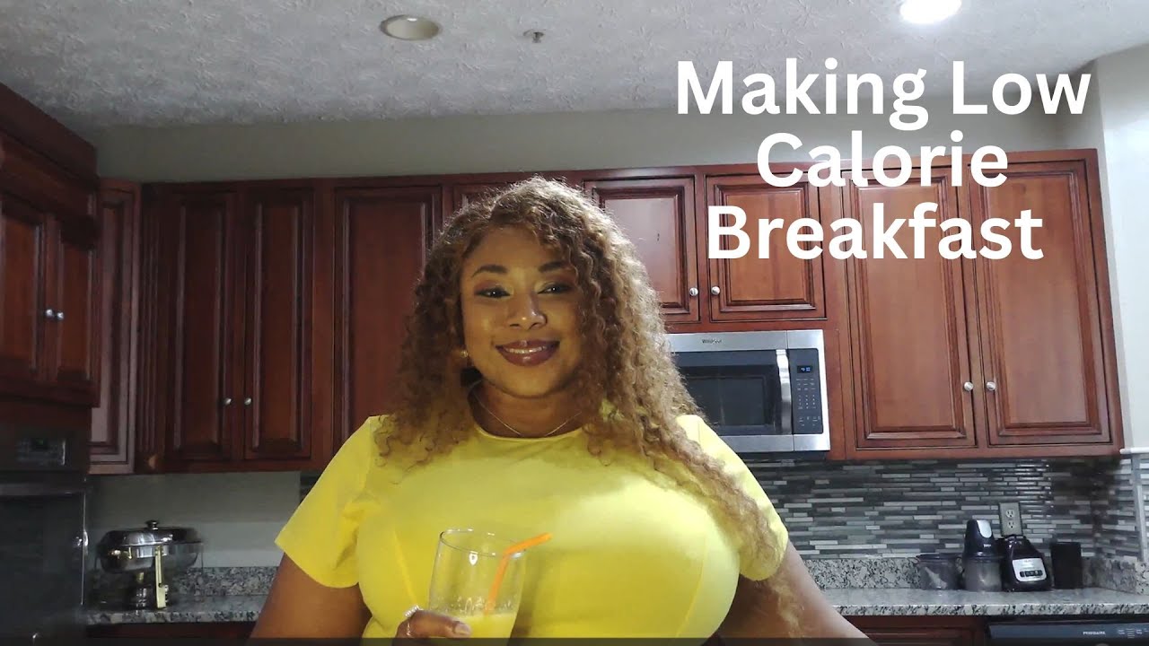 Making Low Calorie Breakfast With Pineapple Drink For Weight Loss