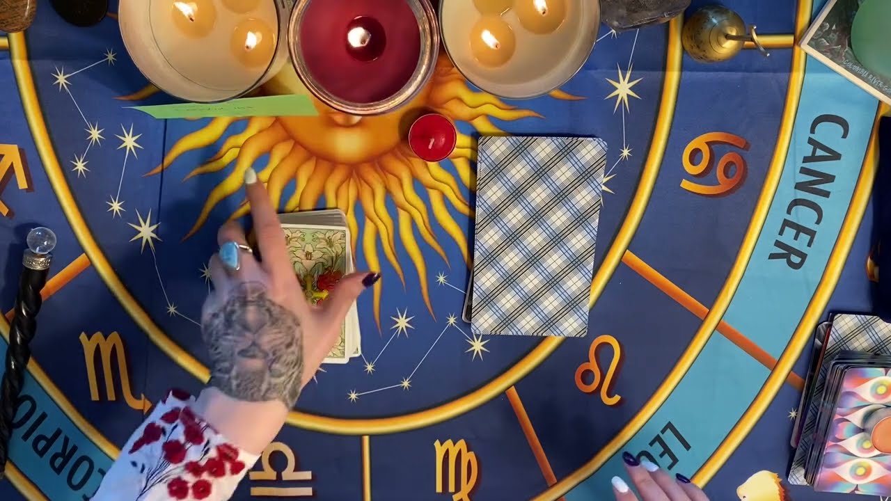 Who’s having impure 😎😈 dreams about you? 🤯🙉👀/Pick a Card Tarot Reading plus initials ✅
