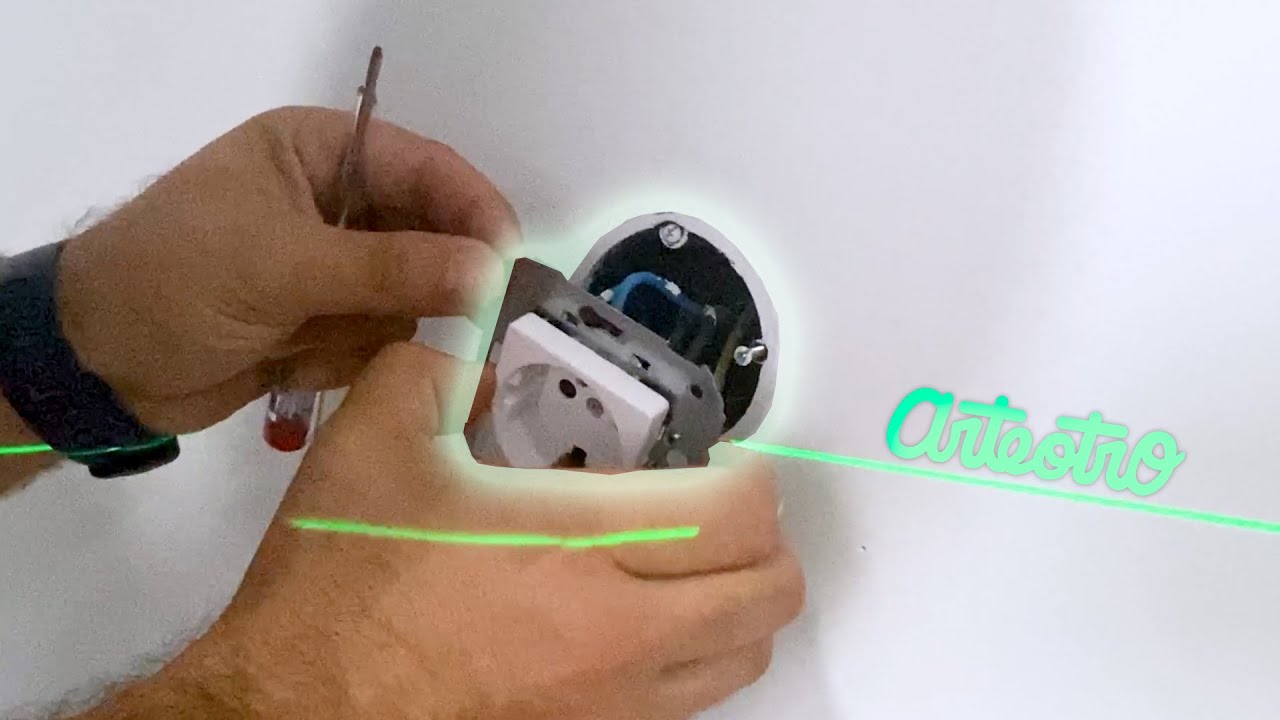 Cambiando un enchufe eléctrico en pared de pladur - CUIDADO CON LA CORRIENTE!!