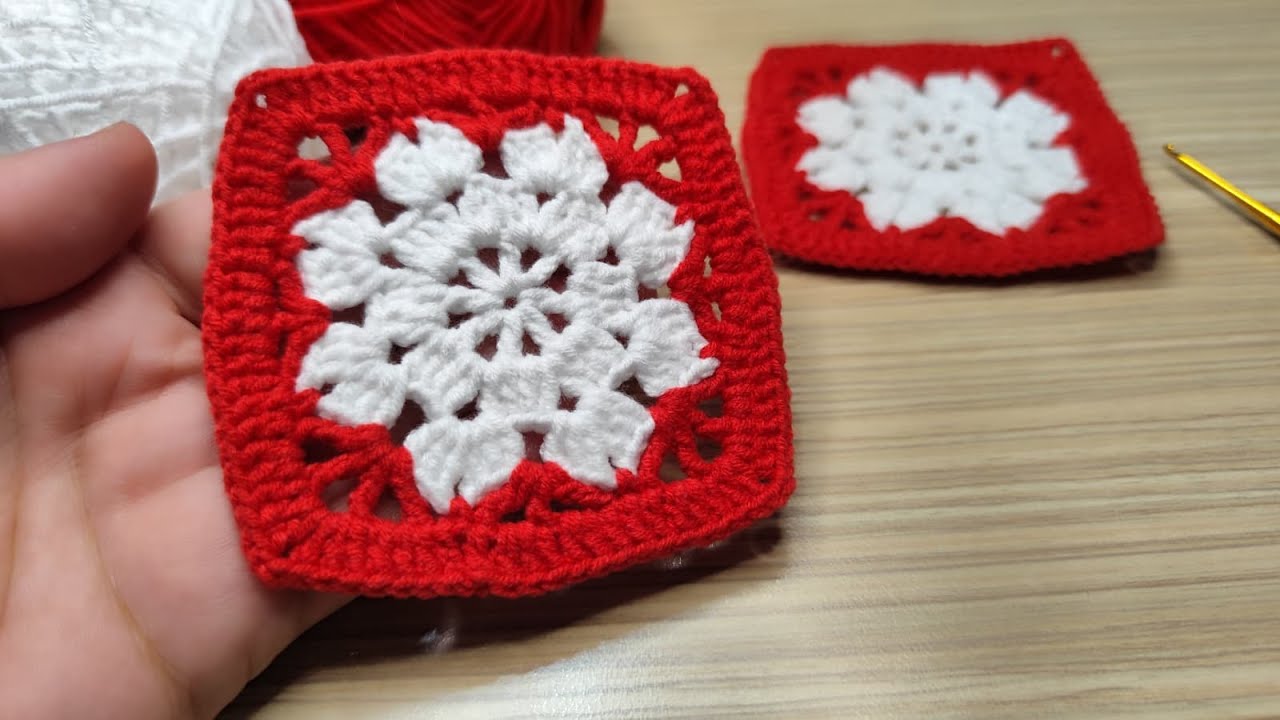 “Easy Red & White Snowflake Granny Square Tutorial – Winter Crochet Motif”