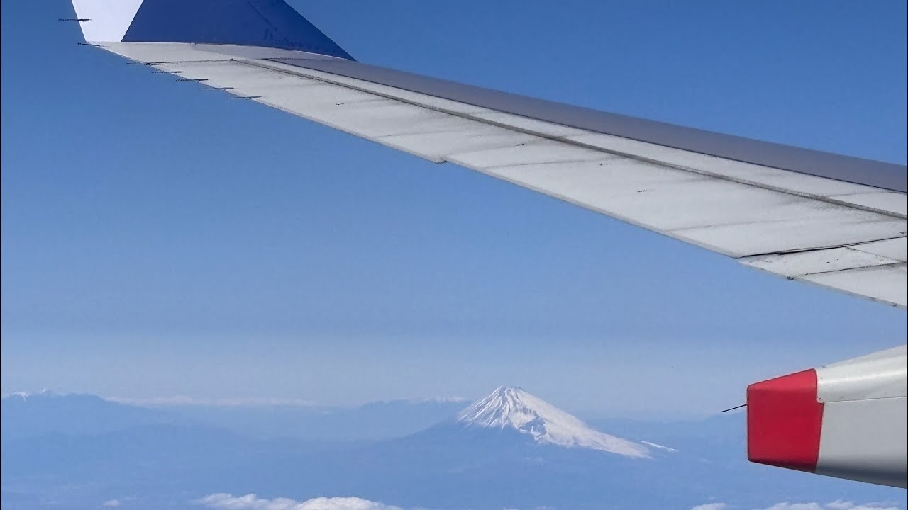 在飛機上看到富士山。華航CI220 ，從松山機場到羽田機場。2026年2月19日