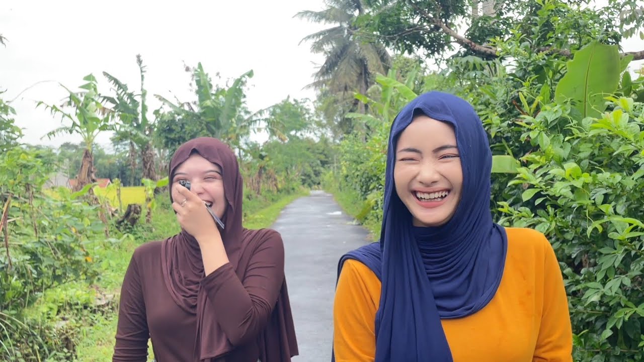 SERU...BANGET🤩, GADIS DESA NGABUBURIT KELILING KAMPUNG SAMBIL CARI MAKANAN
