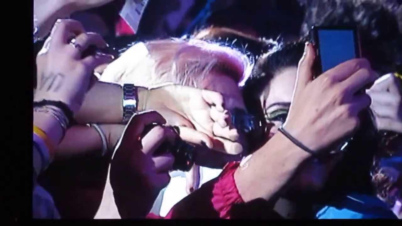 Lana Del Rey - Intro Cola @ The Paradise Tour in Rome 06/05/2013 HD