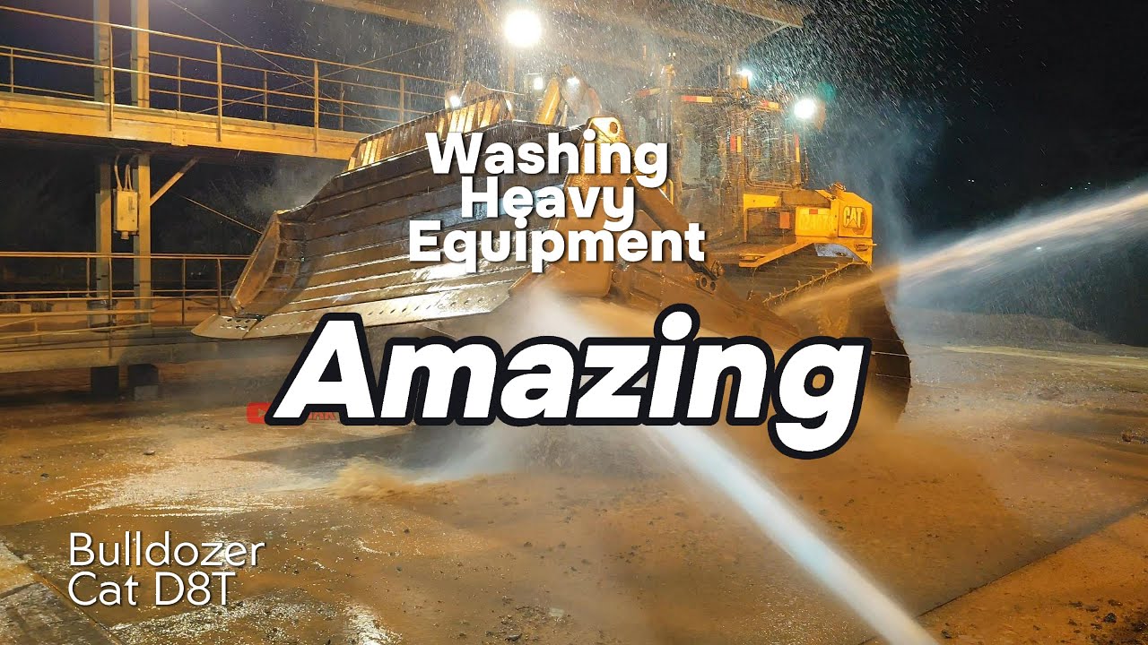 Amazing.Quickly wash heavy equipment Cat D8T Bulldozer
