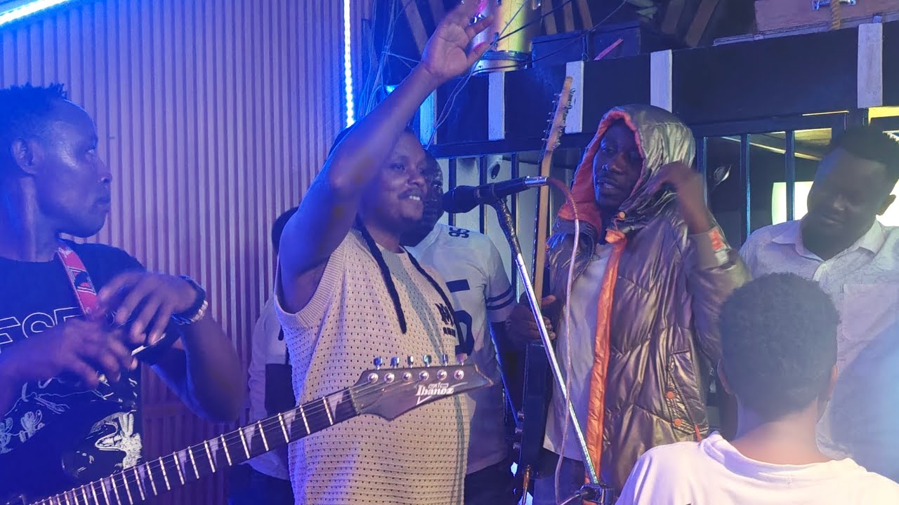 MAIMA & MADA  NGANANGU KIKO LIVE ON STAGE AT CAPTAINS LOUNGE