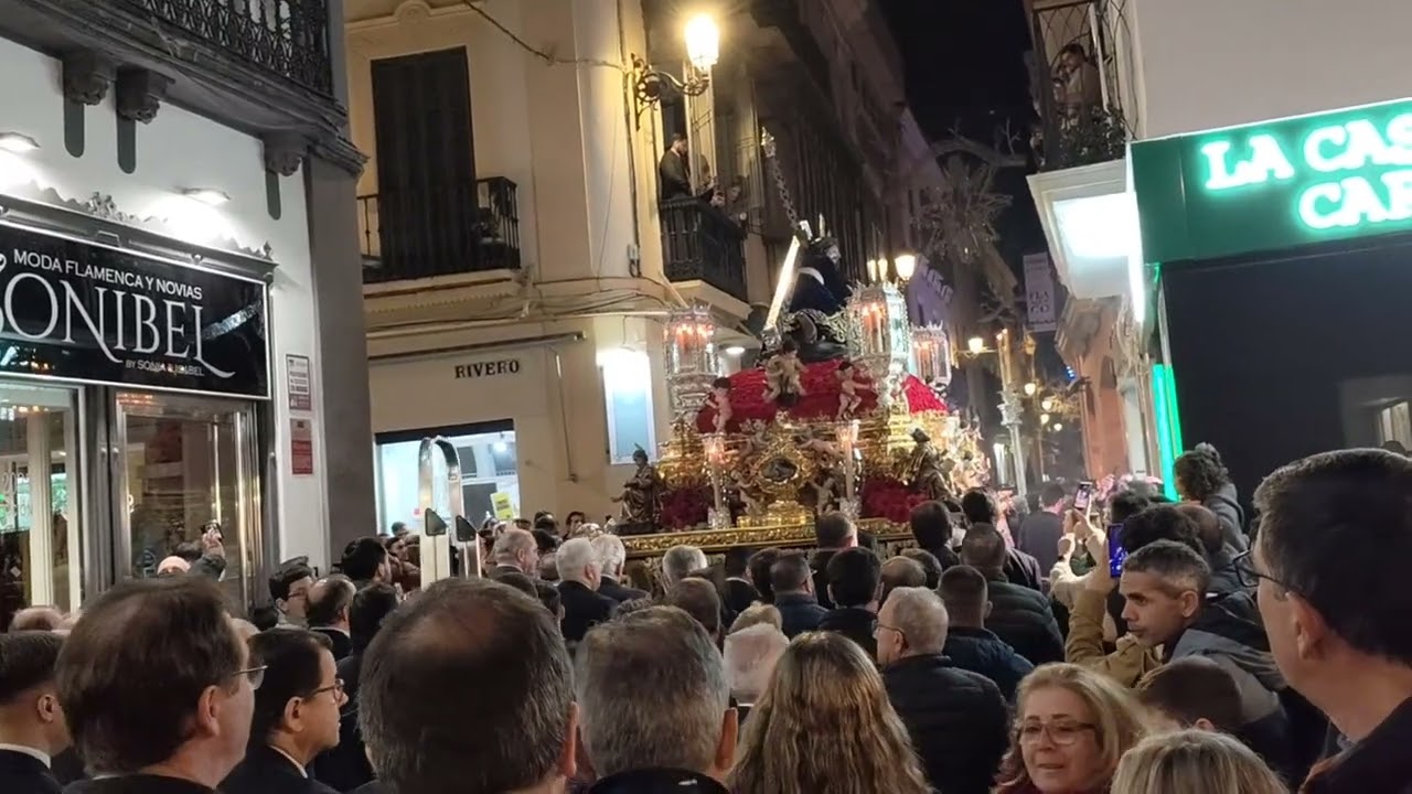 Salida extraordinaria del Señor de las Penas de San Vicente por calle Cuna y basílica del Gran Poder