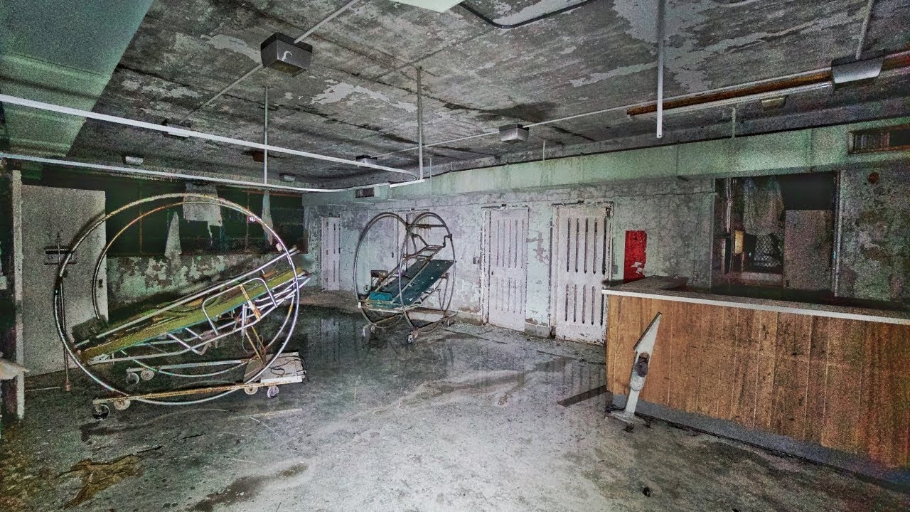 Exploring Abandoned Asylum *RARE MEDICAL EQUIPMENT*