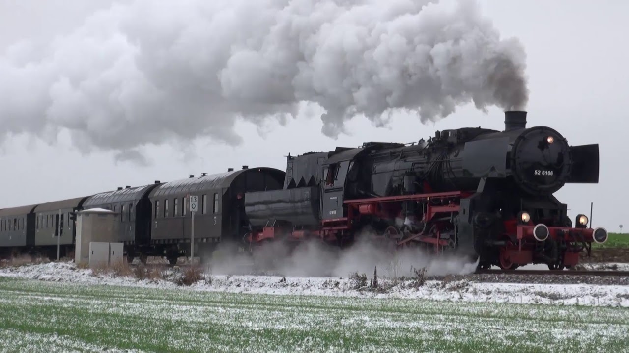 Winterdampf auf der Strohgäubahn mit 52 6106