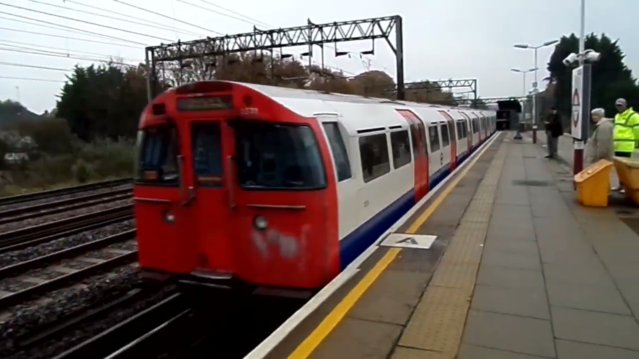 Trains at South Kenton 22/11/14