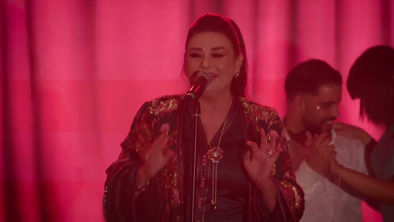الفنانة القديرة نجاة عطية في عرض عشاق الدنيا🪬