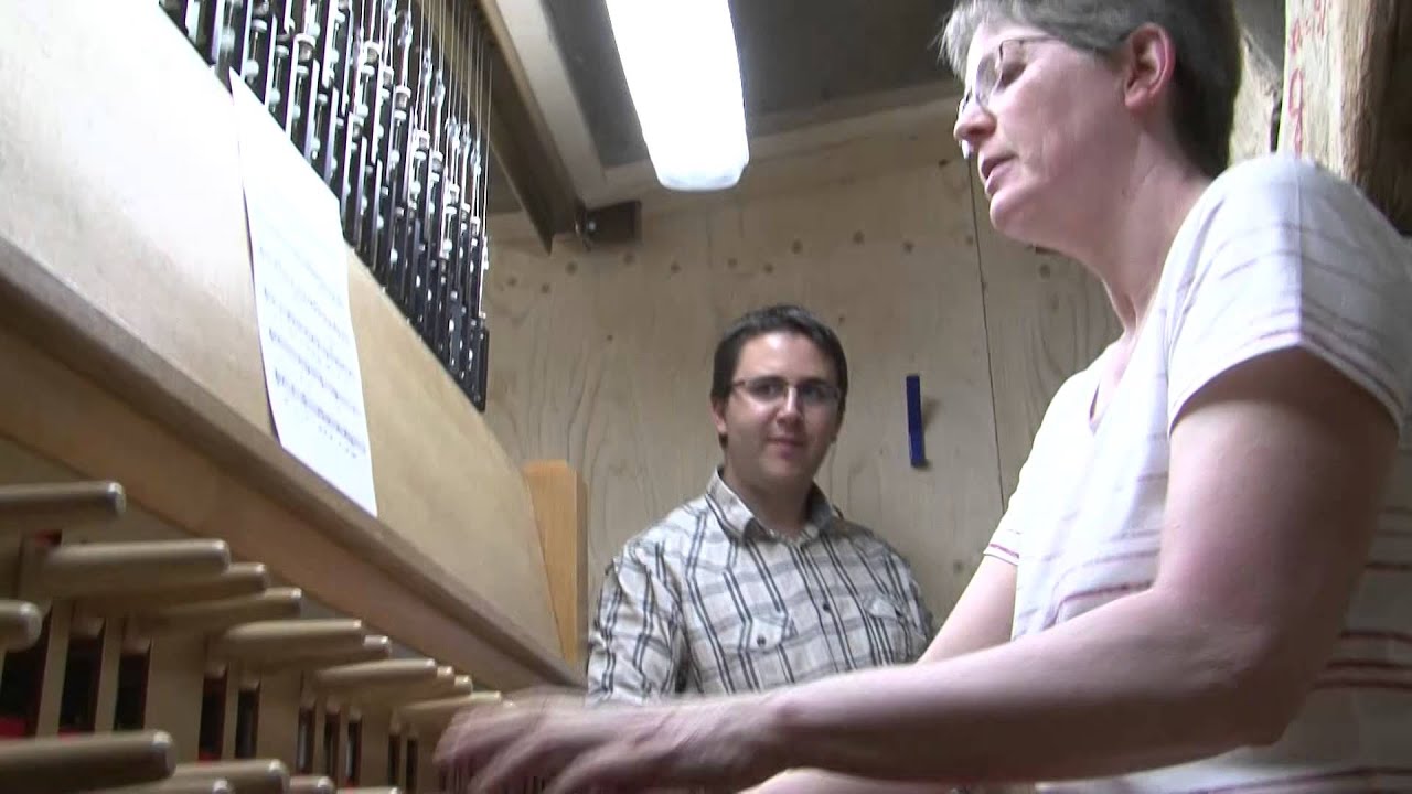Compostelle  chant des p&egrave;lerins ultreia au carillon de Villefranche de Rouergue