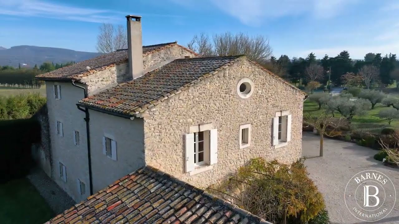 LUBERON - MAS AUTHENTIQUE EN PIERRE