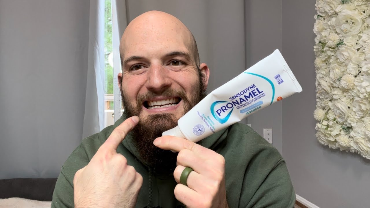 Sensodyne Pronamel Gentle Whitening Enamel Toothpaste for Sensitive Teeth - 4 Ounces (Pack of 3)