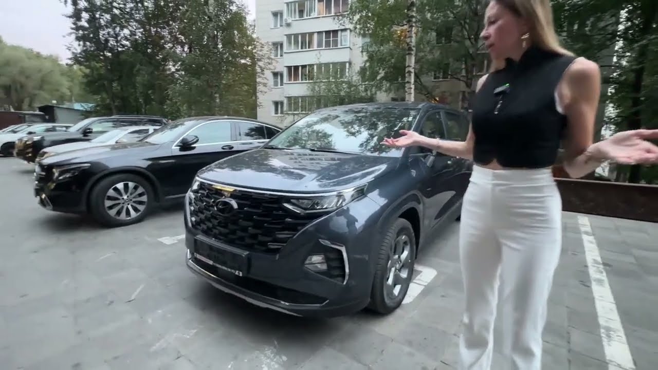 Небольшой вэн Hyundai Custin.  Лиса рулит