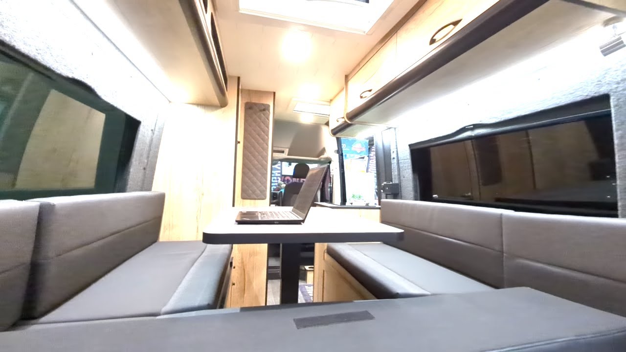 Eifelland mit meinem Lieblingshecksitzgruppencamper auf der R&C Hamburg 24 | #eifelland.de