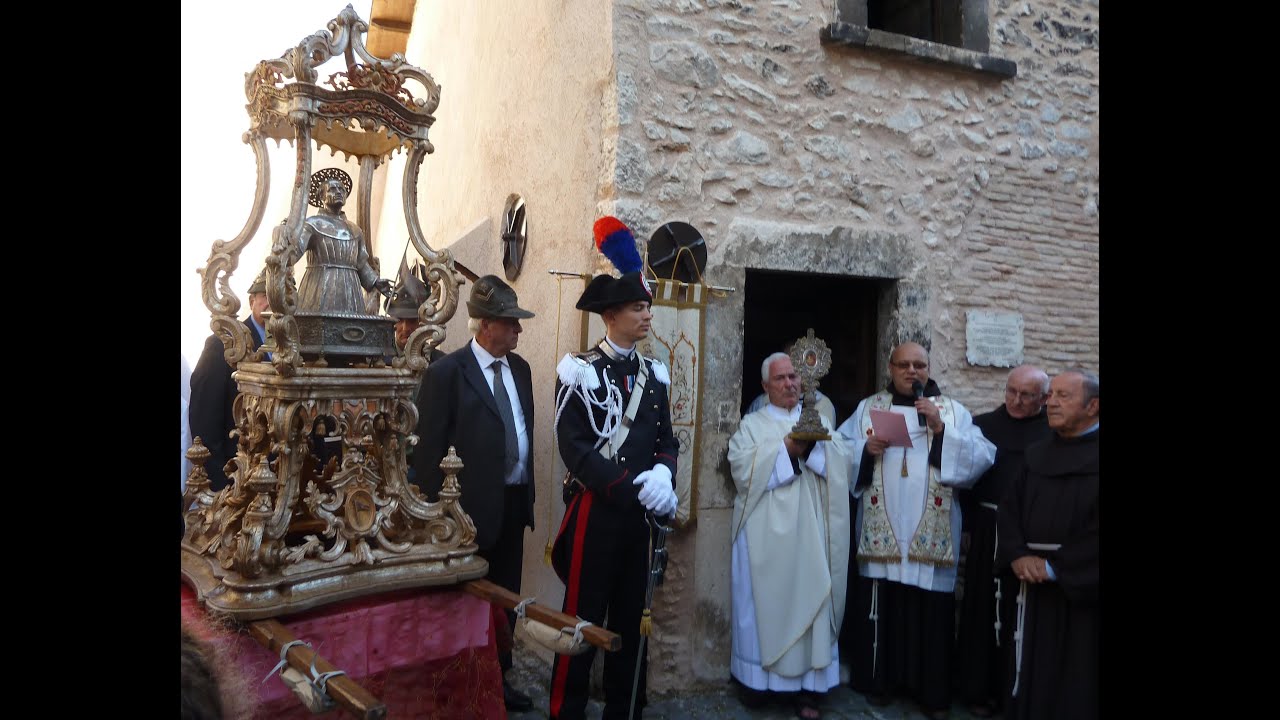 SAN GIOVANNI DA CAPESTRANO, IL PAESE IN FESTA LO OMAGGIA