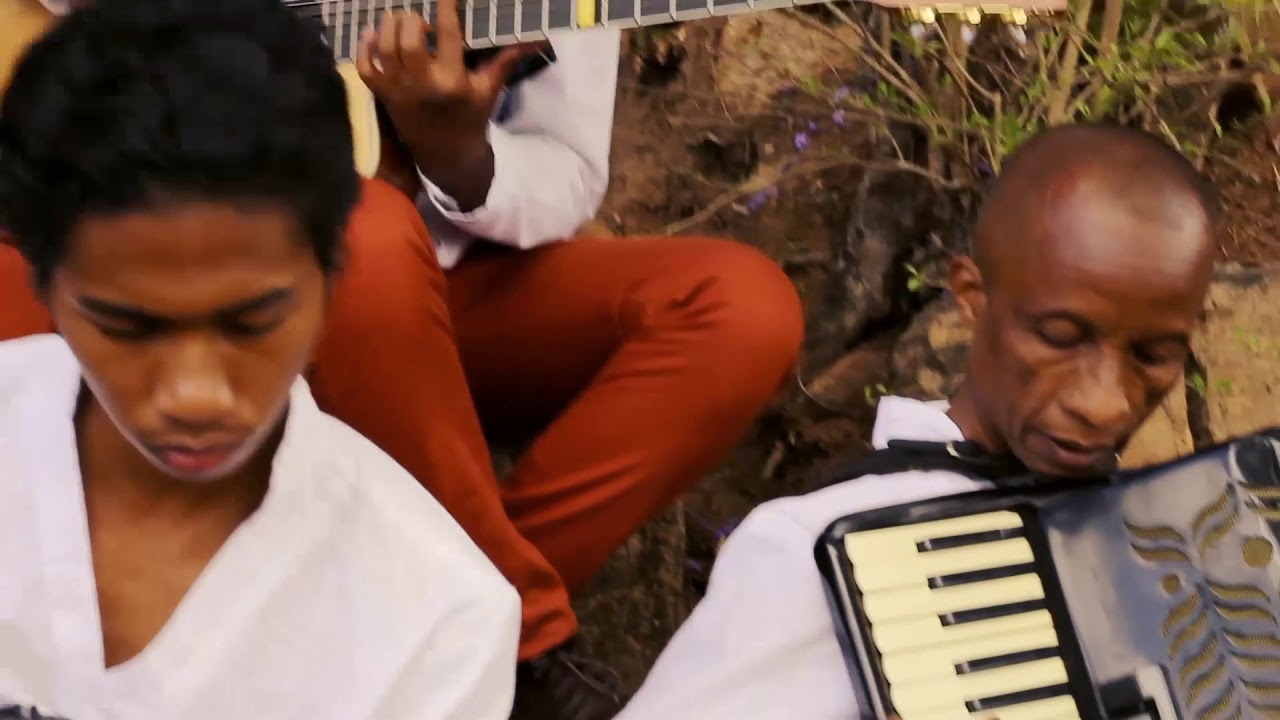 IZAY REHETRA SITRAKAO clip 02
