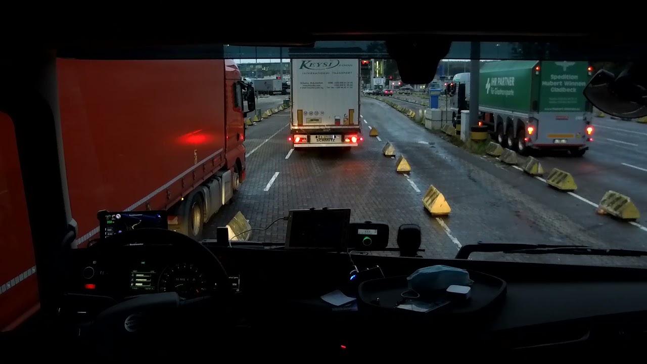 спешим на паром Travemunde-Malmo.еле успел за 10 часов езды