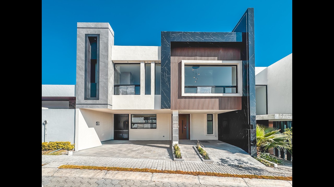 Casa en Venta en Lomas de Angelópolis con garage para 3 autos