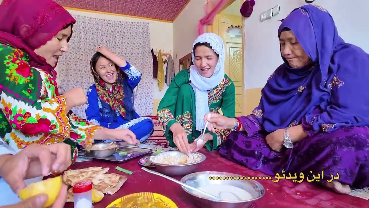 Назанин, леди и мать Алирезы, какое вкусное и традиционное блюдо она приготовила 😋 Хлеб и лук, ло...