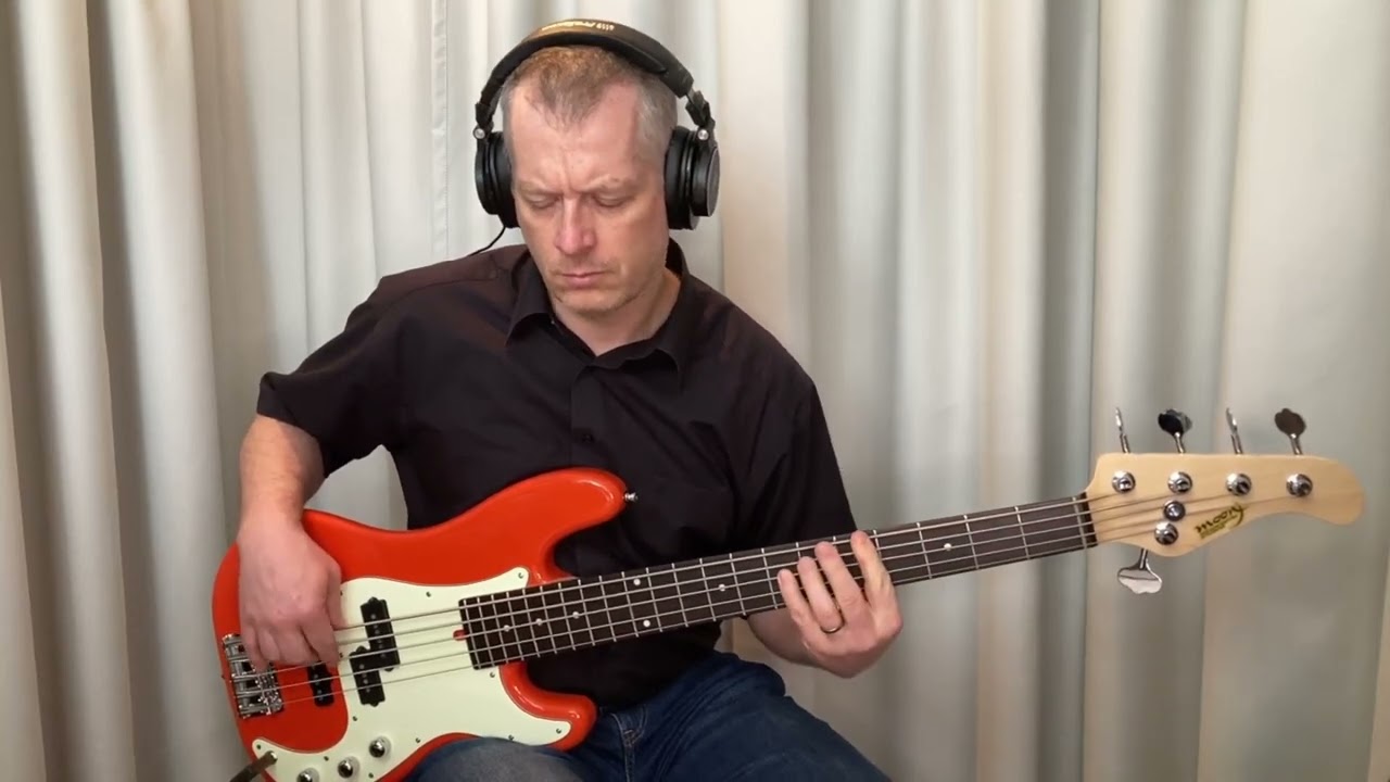 BELINDA CARLISLE - Leave A Light On - Bass cover