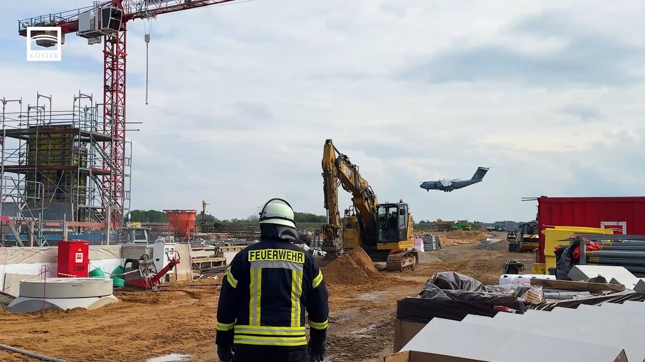 Feuerwehrübung auf der Baustelle des neuen Airbus-Wartungszentrums in Wunstorf