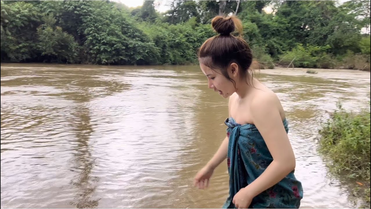 ຫລີ້ນນ້ຳຫ້ວຍ ນ້ອງລີນດາ  สาวบ้านป่า