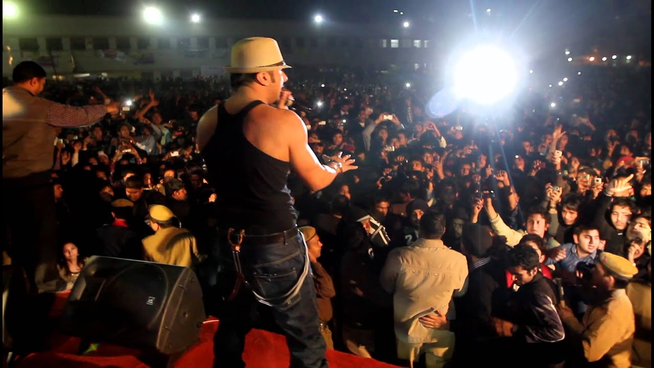 Yo Yo Honey Singh and Mafiamundeer at Deen Dayal Upadhyaya College Delhi - Part 1