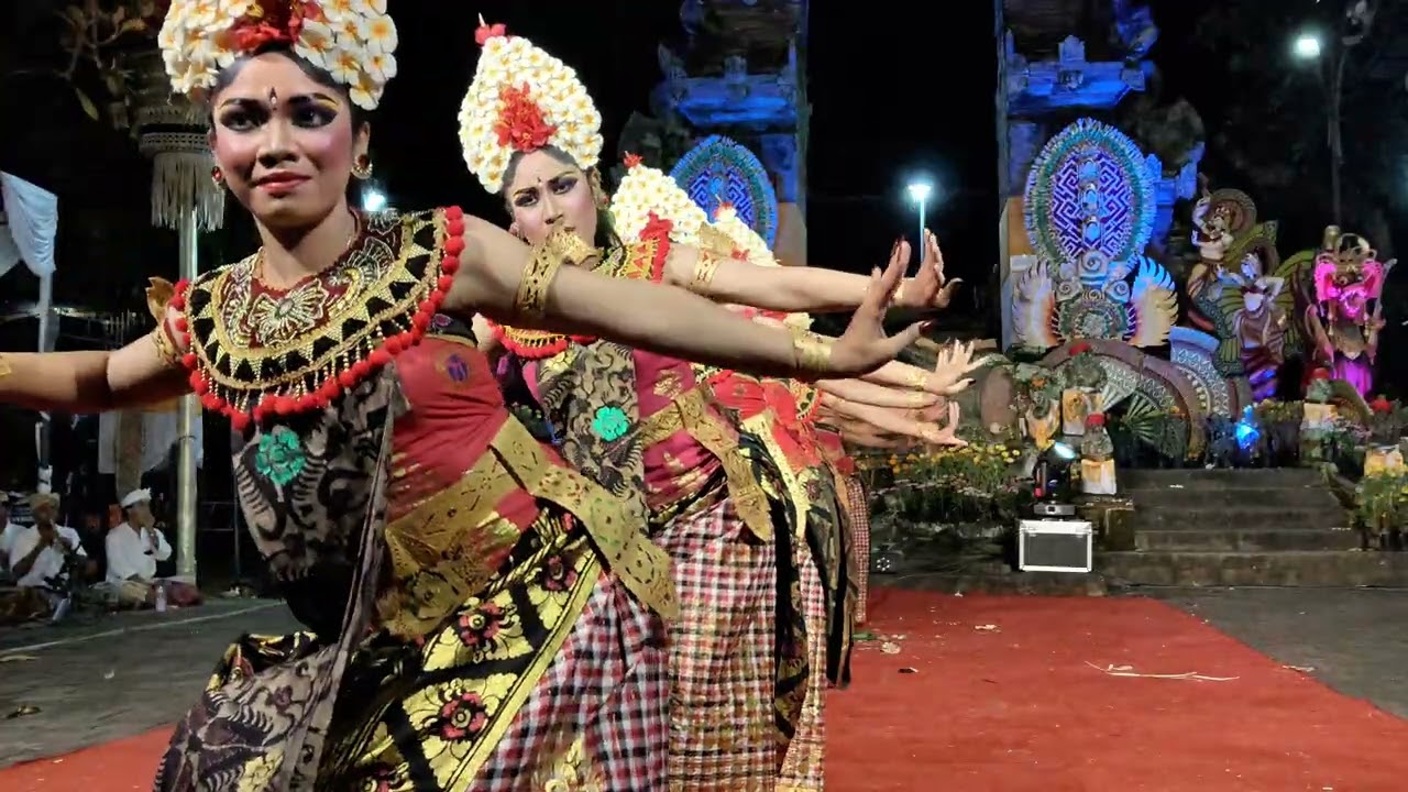Tari Sisia Ring Pura Penataran Sasih 