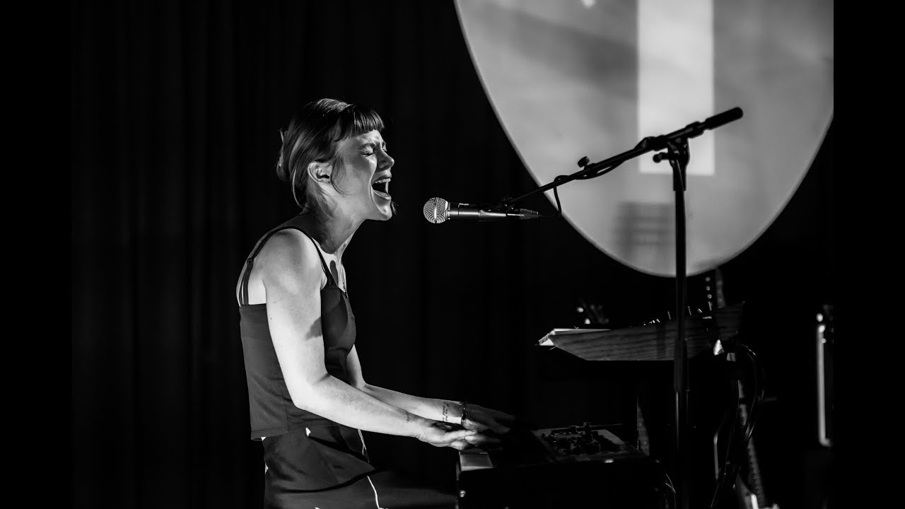TRIXIE WHITLEY - HEARTBEAT (LIVE @ RADIO 1 TRIXIE WHITLEY SESSIE)