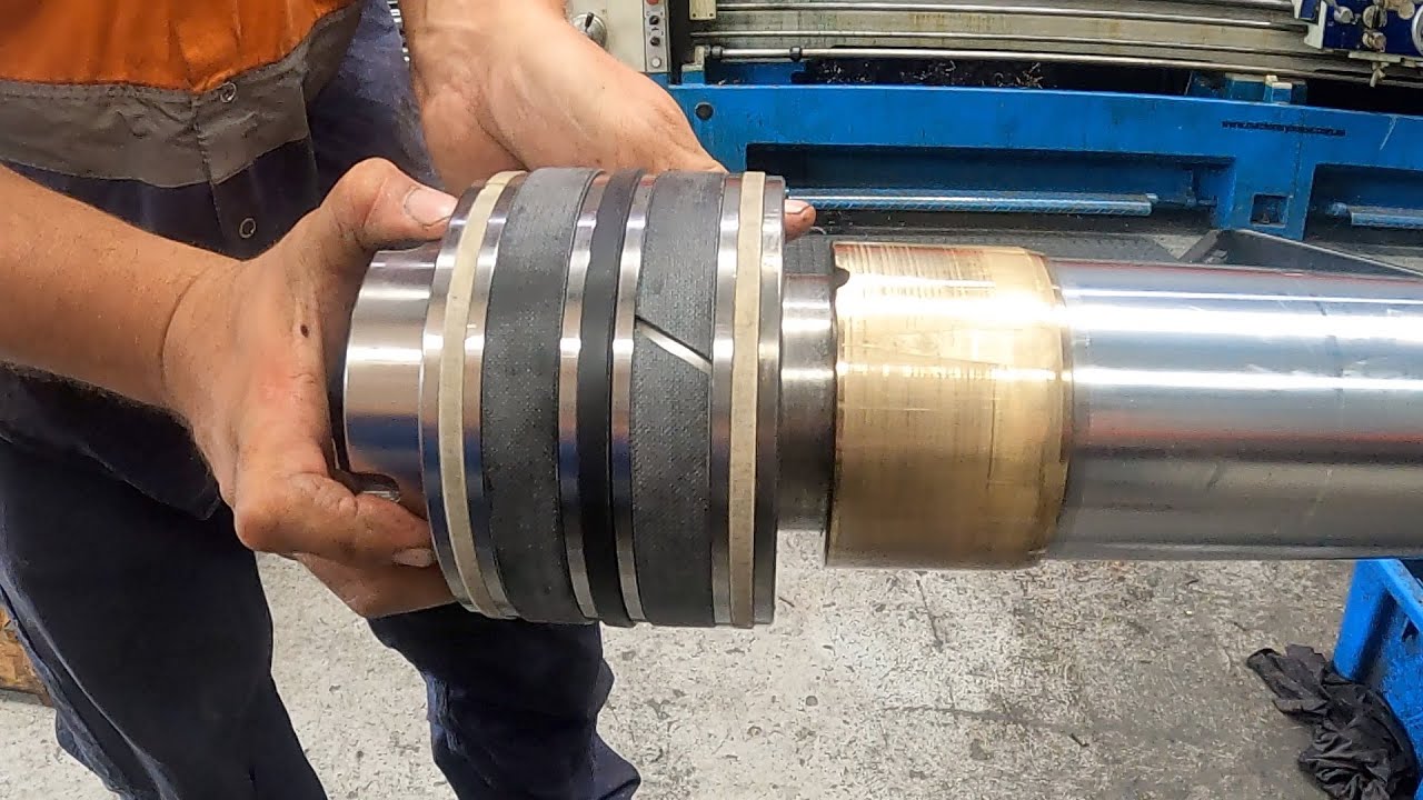 VOLVO EC290BLC Excavator Boom Cylinder Rebuild