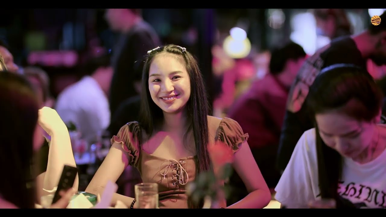 ซิลลี่ฟูลส์ - เพลงนี้ ฟังดูง่ายๆ เมื่อไหร่ อย่าบอก ที่นี่ เดอะมูนส์บาร์